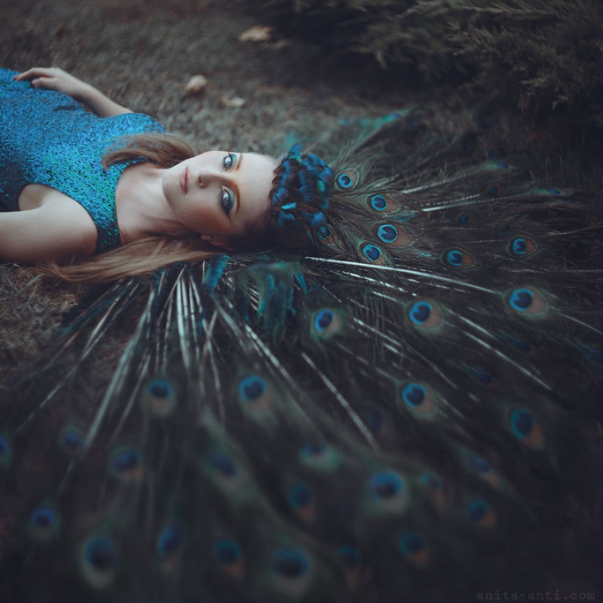 12841060-R3L8T8D-880-fairytale-photography-women-animals-anita-anti-17__880