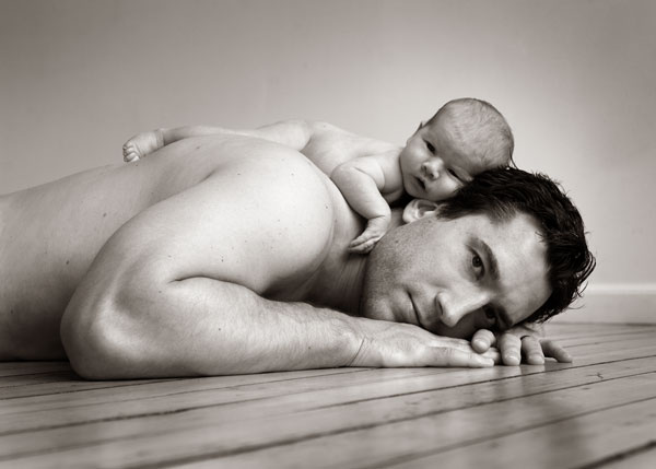 Dad_and_Baby_Fathers-Day-Wallpaper