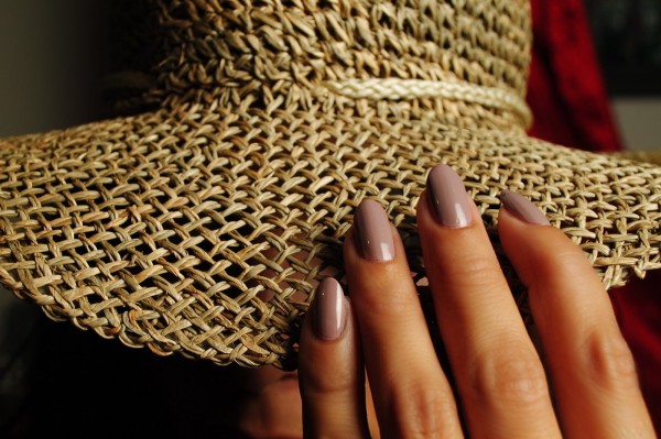almond nails hat