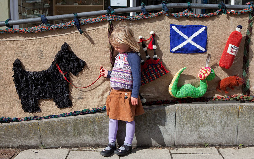 grandmother-yarn-bomb-uk-souter-stormers-knitting-104-year-old-grace-brett-4