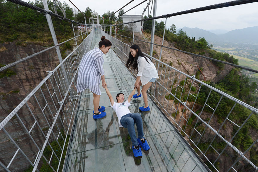 worlds-longest-glass-bridge-shiniuzhai-geopark-china-5