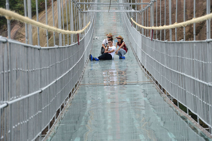 worlds-longest-glass-bridge-shiniuzhai-geopark-china-7