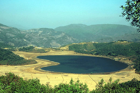 heart_shaped_rih_lake_burma