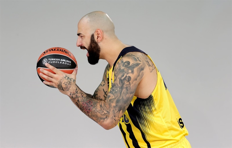 pero-antic-fenerbahce-istanbul-media-day-2015-eb15