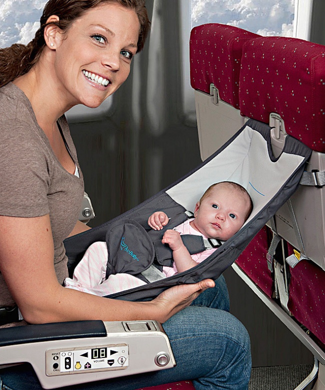 Лежалка за бебе во авион