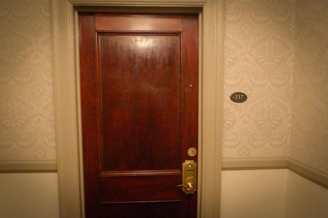 the-shining-hotel-door