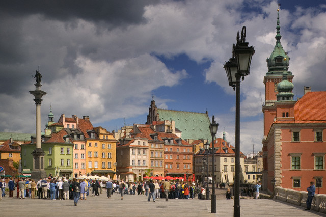 07 Jun 2005, Warsaw, Poland --- Plac Zamkowy in Warsaw --- Image by © Jon Hicks/Corbis