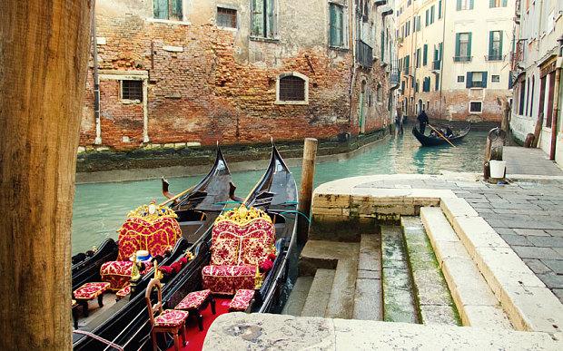 venice-canal_3125141b