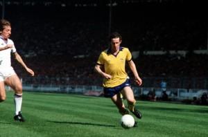 1980-May-10-Arsenal-FA-Cup-Final-Brady-3-300x198