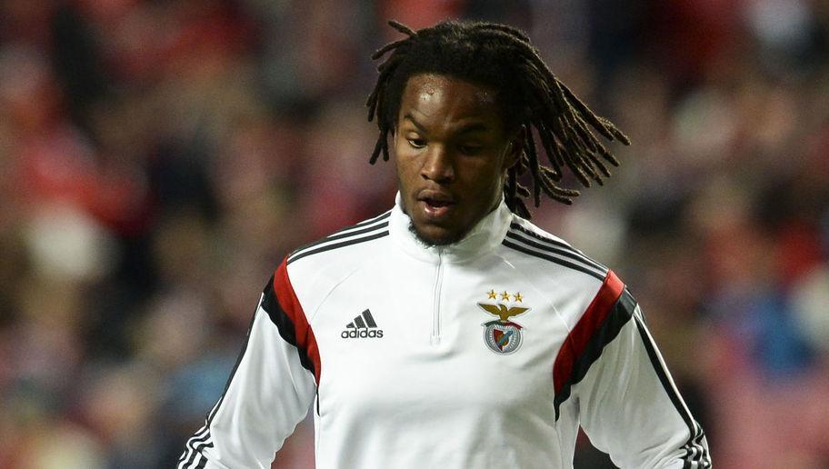 Benfica's midfielder Renato Sanches warms up before the UEFA Champions League round of 16 football match SL Benfica vs Fc Zenith at the Luz stadium in Lisbon on December 8, 2015. / AFP / PATRICIA DE MELO MOREIRA (Photo credit should read PATRICIA DE MELO MOREIRA/AFP/Getty Images)