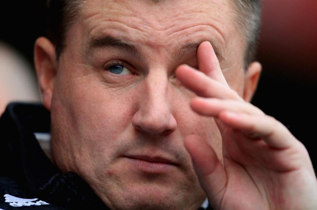 DERBY, UNITED KINGDOM - DECEMBER 30:  Derby manager Paul Jewell looks on during the Barclays Premier League match between Derby County and Blackburn Rovers at Pride Park on December 30, 2007 in Derby, England.  (Photo by Jamie McDonald/Getty Images)