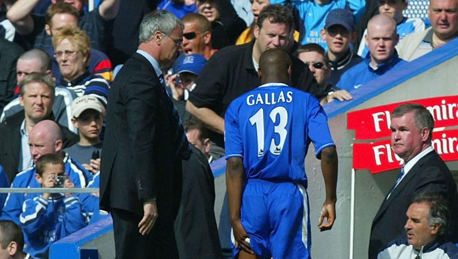 LONDON - APRIL 17: William Gallas of Chelsea walks off holding his leg as Claudio Ranieri looks on during the FA Barclaycard Premiership match between Chelsea and Everton at Stamford Bridge on April 17, 2004 in London. (Photo by Ben Radford/Getty Images)