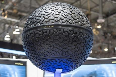 802_wcf-geneva-motor-show-goodyear-eagle-360-spherical-tire[1]