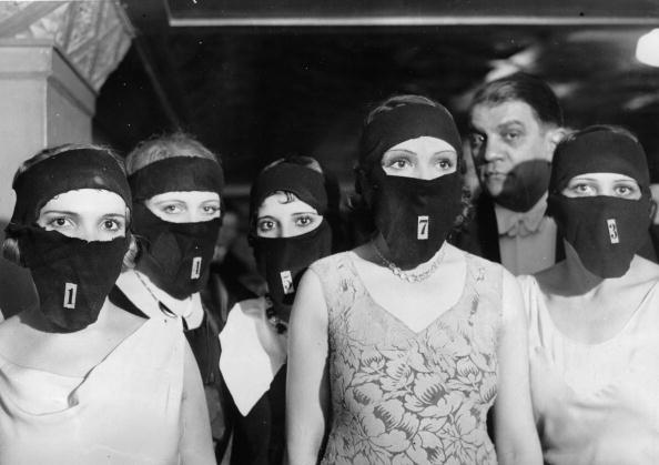 UNSPECIFIED - CIRCA 1930: Beaty-contest for the most beautiful eyes of Paris, The woman with the number 7 won, Photograph, Around 1930 (Photo by Imagno/Getty Images) [In Paris fand ein Wettbewerb f?r die sch?nsten Augen von Paris statt, Teilnehmerin Nummer 7 wurde Siegerin, Photographie, Frankreich, Um 1930]