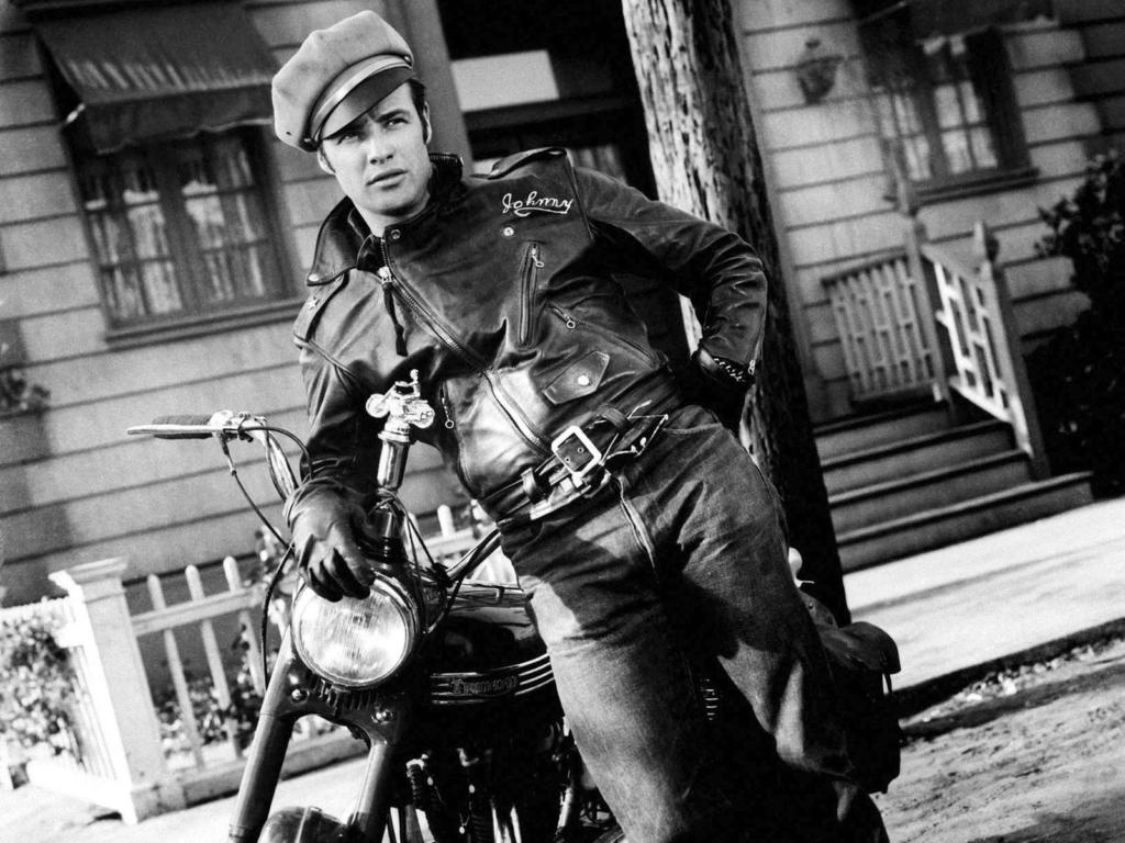 Marlon-Brando-The-Wild-One-Clothes-Outside[1]