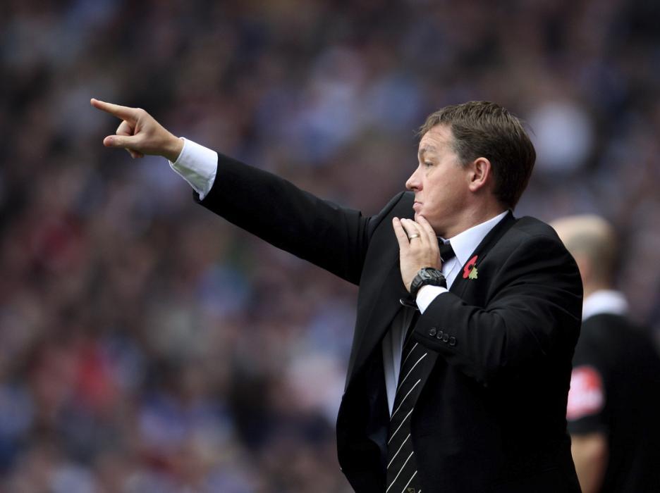 BIRMINGHAM, UNITED KINGDOM - NOVEMBER 03:  Billy Davies Manager of Derby County  directs his players during the Barclays Premier League match between Aston Villa and Derby County at Villa Park on November 03, 2007 in Birmingham, England.  (Photo by Phil Cole/Getty Images)