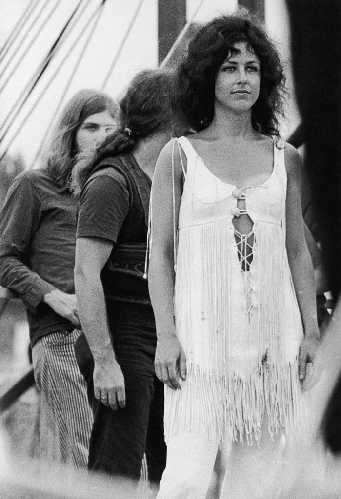 woodstock-women-fashion-1969-571__880