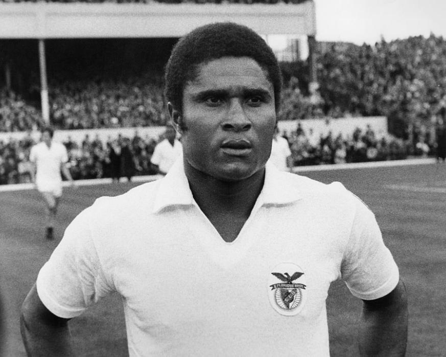 Portuguese footballer Eusebio of Benfica at a match against Arsenal at Highbury, London, 4th August 1971. (Photo by Peter King/Fox Photos/Hulton Archive/Getty Images)