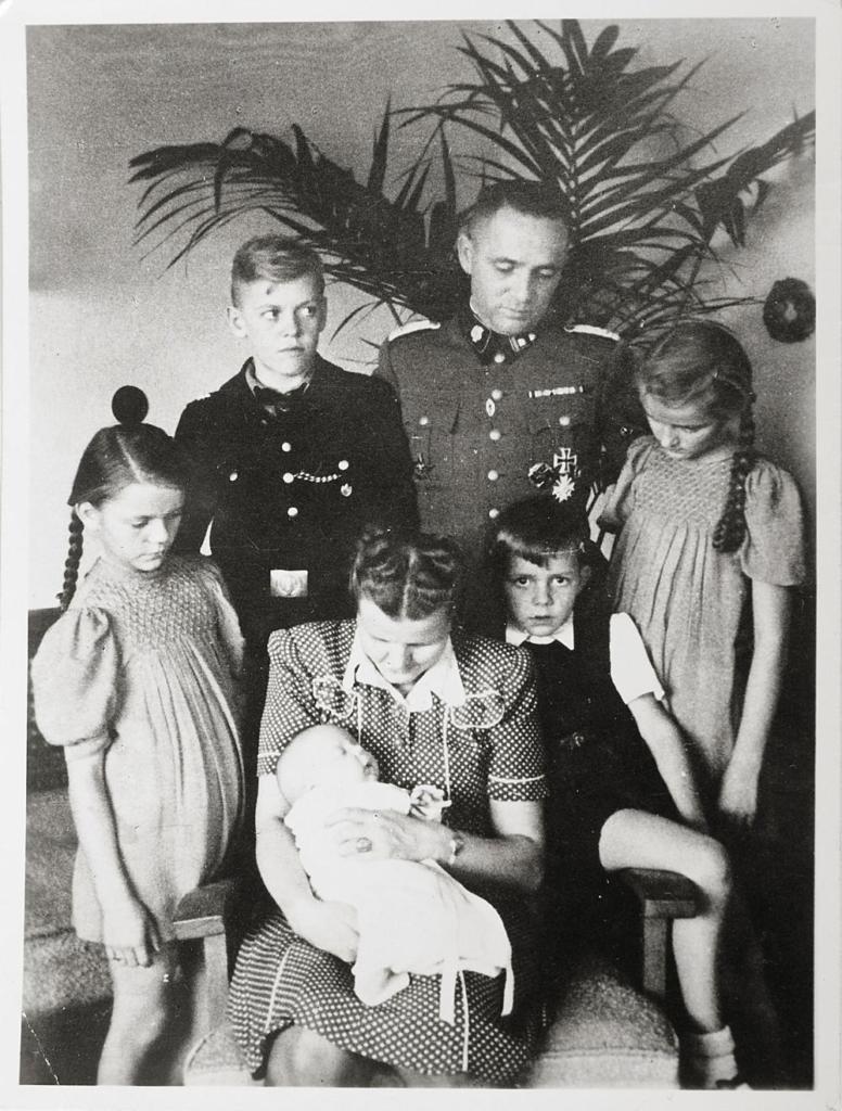 Рудолф Хес со семејството
