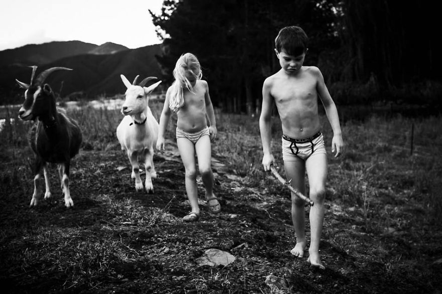 raw-childhood-without-electronic-devices-niki-boon-new-zealand-11