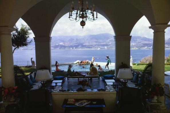 January 1968: Home of Eustaquio Escandon in Acapulco. It is where Henry Kissinger spent his honeymoon. A Wonderful Time - Slim Aarons (Photo by Slim Aarons/Getty Images)