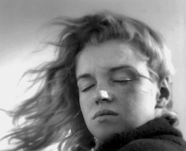 young-marilyn-monroe-norma-jeane-dougherty-andre-de-dienes-malibu-2-605x492