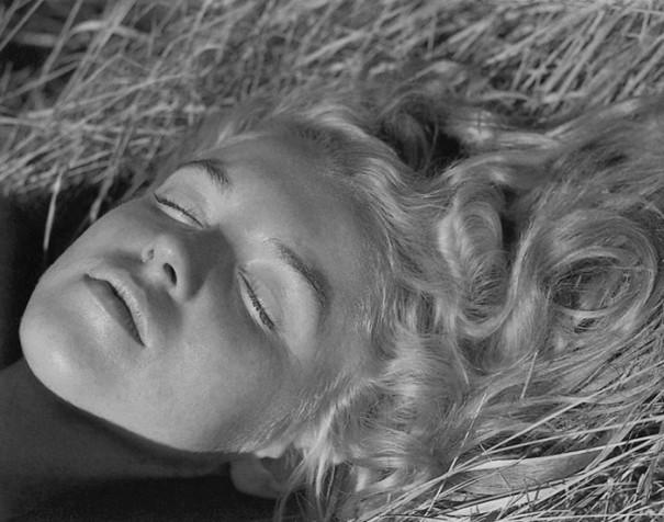 young-marilyn-monroe-norma-jeane-dougherty-andre-de-dienes-malibu-8-605x476