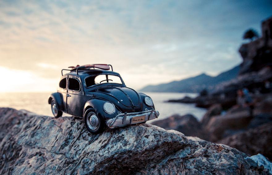 black-vw-beetle-Ridingtheshore-Camogli-Italy-October-2012-573af8969b6c4__880