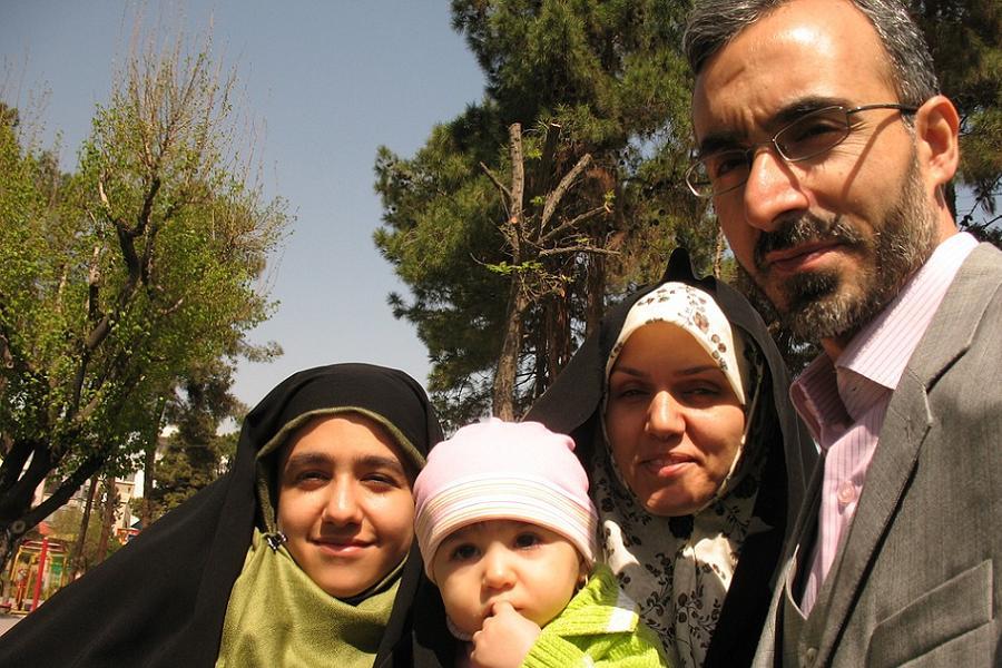 islam-women-iranian-family[1]