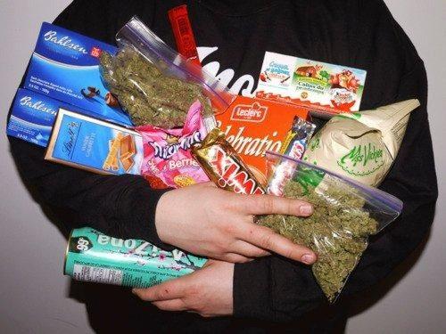 cannabis,chocolate,kinder,man,suprise,twix-4f708049515f77846d86b6e38607362f_h[1]