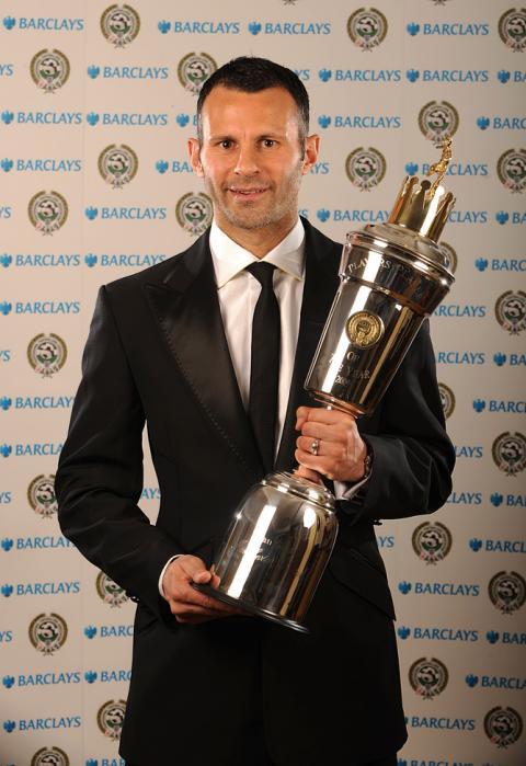 Manchester United's Ryan Giggs with his trophy for PFA Players Player of the Year, at the PFA Player of the Year Awards 2009 at the Grosvenor House Hotel, London.