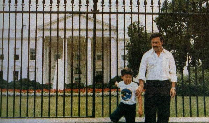 pablo-escobar-at-the-white-house[1]