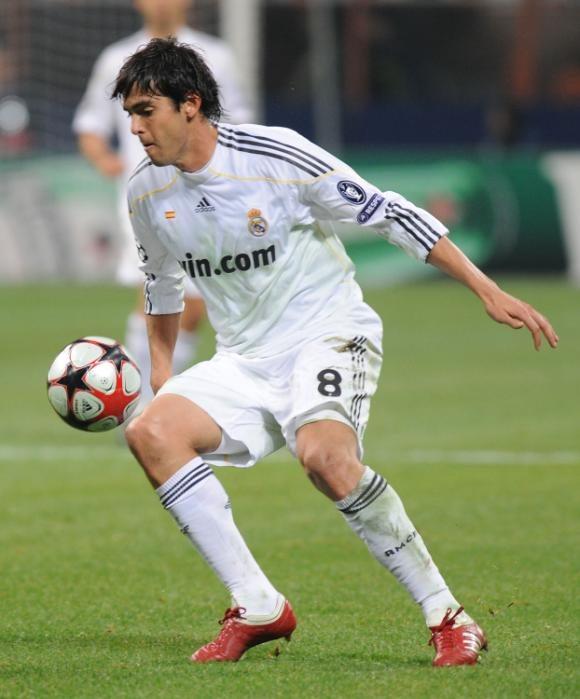 MILAN, ITALY - NOVEMBER 03:  Ricardo Kaka of Real Madrid in action during the UEFA Champions League group C match between AC Milan and Real Madrid at the Stadio Giuseppe Meazza on November 3, 2009 in Milan, Italy. (Photo by Massimo Cebrelli/Getty Images)