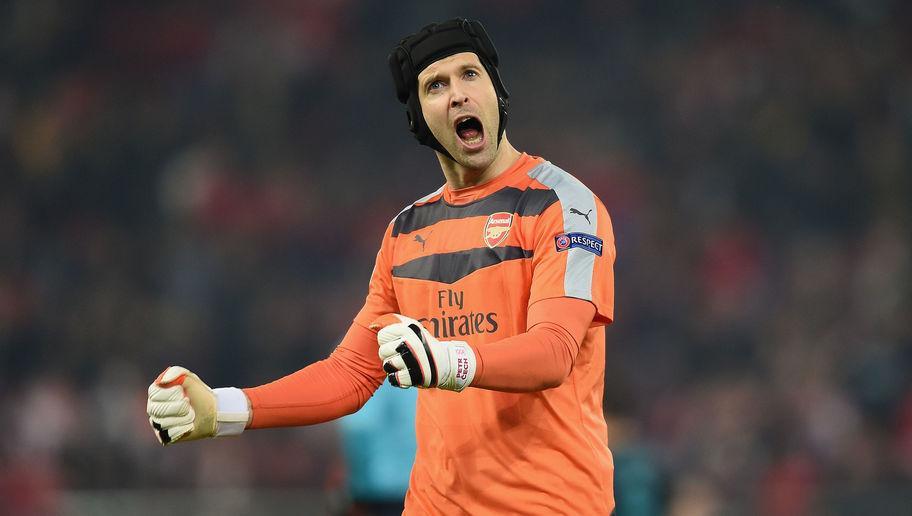 PIRAEUS, GREECE - DECEMBER 09:  Petr Cech of Arsenal celebrates at the end of Arsenal's win in the UEFA Champions League Group F match between Olympiacos FC and Arsenal FC at Karaiskakis Stadium on December 9, 2015 in Piraeus, Greece.  (Photo by Michael Regan/Getty Images)