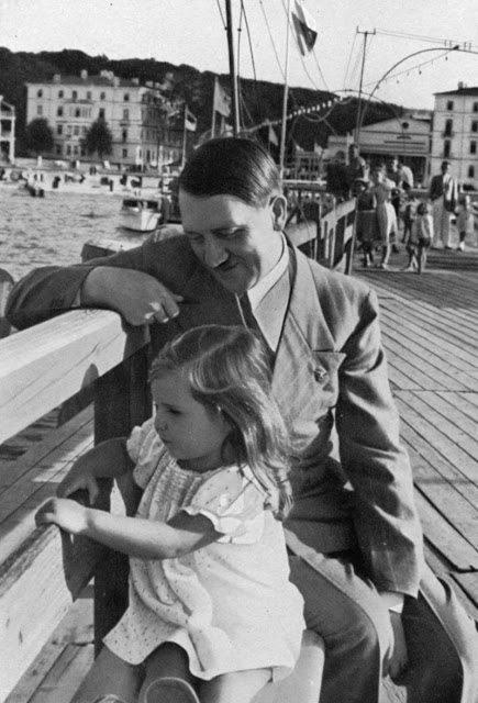 hitler-and-helga-goebbels-3