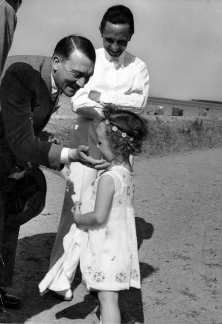 hitler-and-helga-goebbels-5