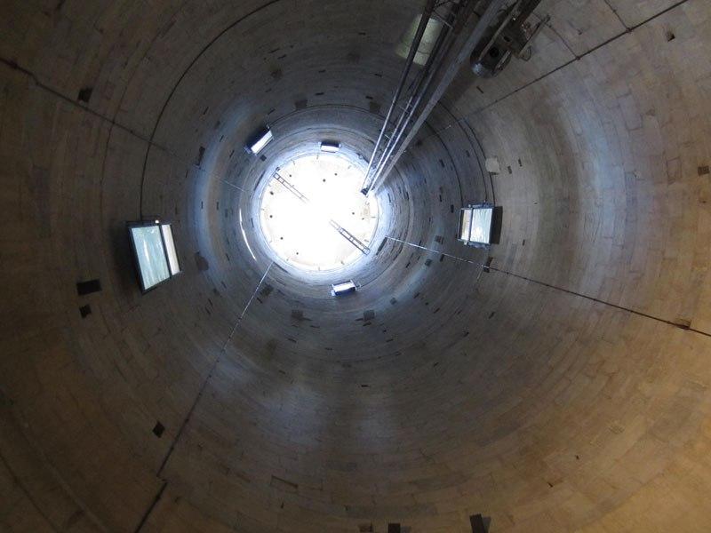 the-inside-of-the-leaning-tower-of-pisa[1]