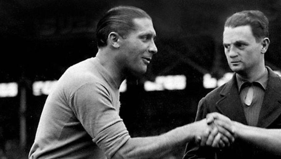 COLOMBES, FRANCE - JUNE 19: French referee Georges Capdeville (C) looks on as the captains of the Italian and Hungarian national soccer teams Giuseppe Meazza (L) and Gyorgy Sarosi shake hands before the start of the World Cup final between the two countries, 19 June 1938 in Colombes, in the suburbs of Paris. AFP PHOTO (Photo credit should read STAFF/AFP/Getty Images)