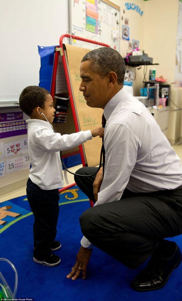 3A3F915400000578-3926100-March_4_2014_The_President_was_visiting_a_classroom_at_Powell_El-a-12_1478871703570