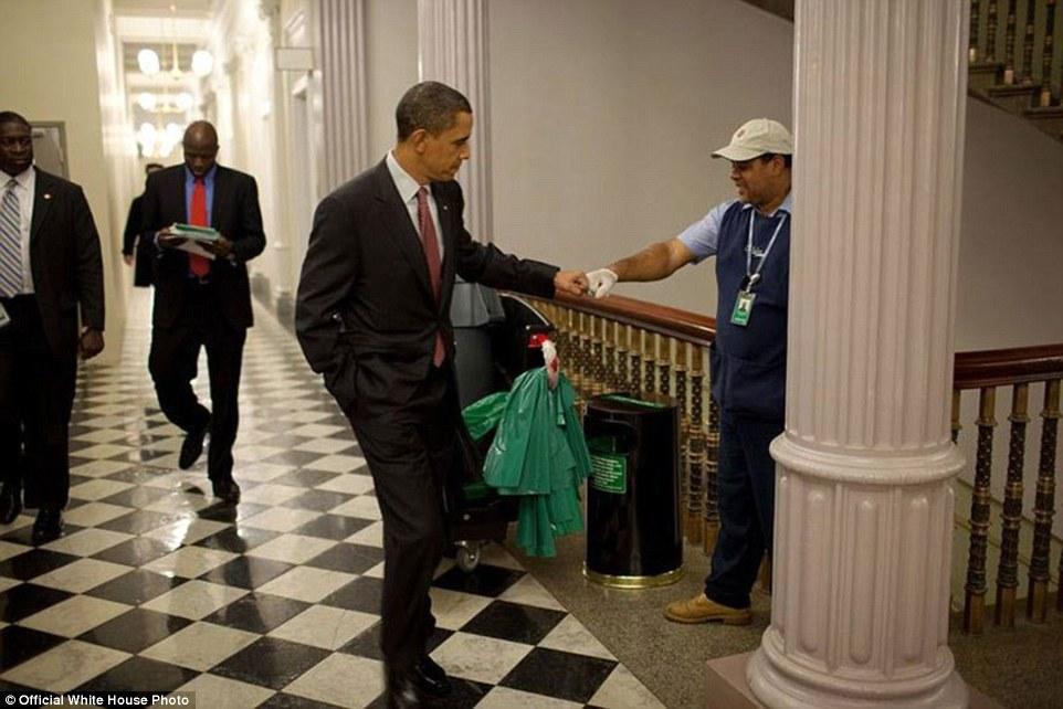 3A3F91C800000578-3926100-December_3_2009_Obama_fist_bumps_custodian_Lawrence_Lipscomb_in_-a-22_1478871704023