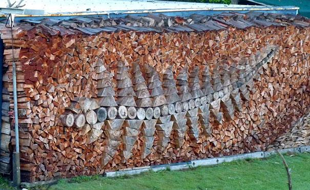 creative-wood-pile-stacking-art-4-58175fa621a3b__605[1]