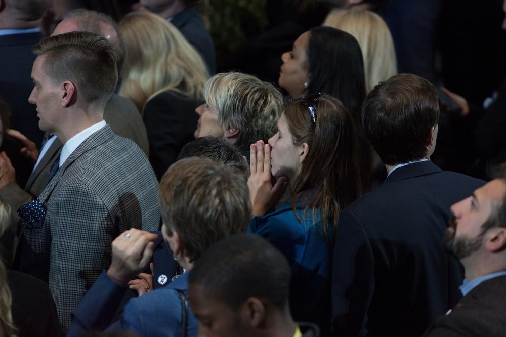 photos-of-grief-and-pain-from-clintons-election-night-event-573-1478701195-size_1000[1]