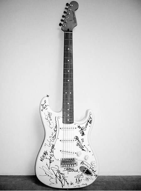a96907_a561_9-guitar
