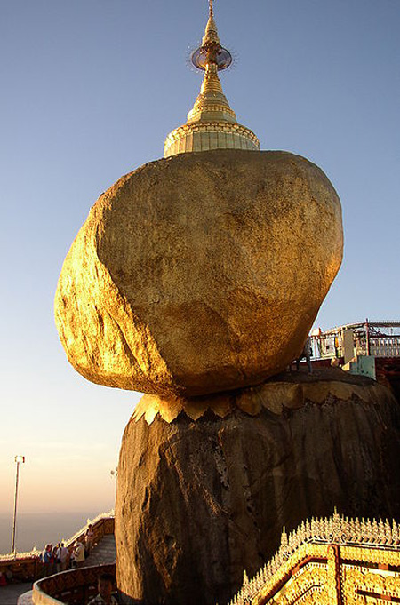 a96838_Golden_Rock