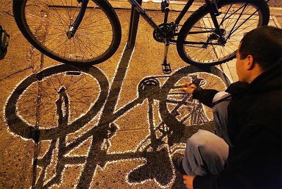 bike-shadow-graffiti