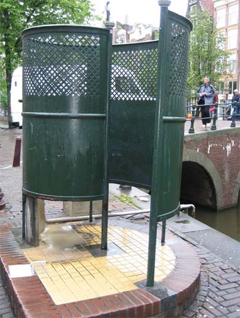 amsterdam-female-outdoor-urinal