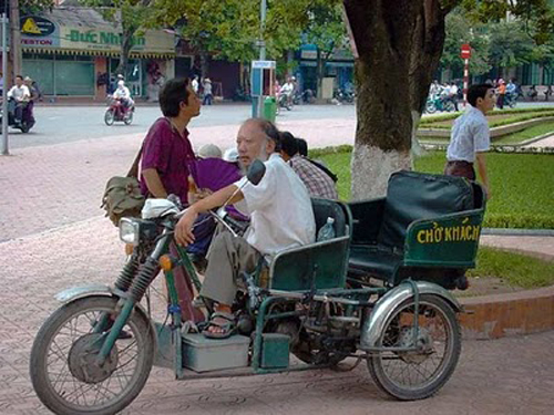 taxi-hanoi-vietnam