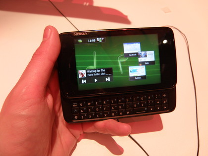 Nokia_N900_01-420-90