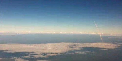 Лансирање на спејс-шатл видено од авион 