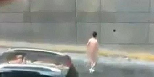 Крадец претепан и оставен гол на автопат (видео)
